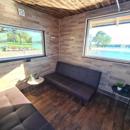 Laemmijaerve Parvsaun Båthotell