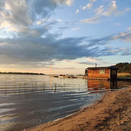 Laemmijaerve Parvsaun Båthotell *